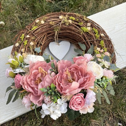 Proutěný věneček s Pivoňkami - kód: LET 7