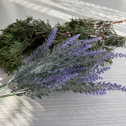 Umělá kytička lila