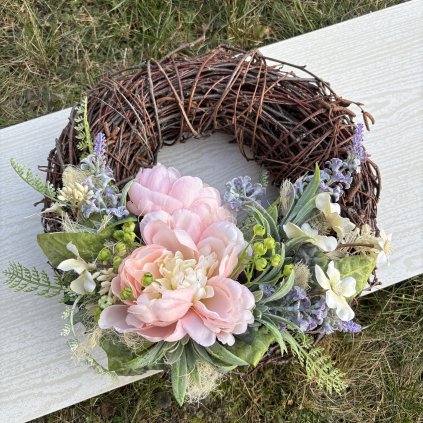 Proutěný věnec s Pivoňkou kód: LET6