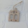 Závěsný dekorační domeček dřevěný 8x6 cm - kód: VMX80