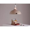 Lampa Coolicon Velká Latte Brown s porcelánovým závěsným setem realizace