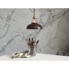 Lampa Coolicon Malá Pewter s mosazným závěsným setem realizace