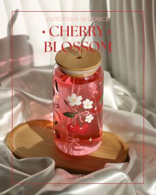 • Třešňová romance v jedné sklenici 🍒🌸 Představuji sklenici Cherry Blossom z mé autorské dílny. Kombinace kvalitního...