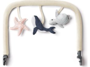 ERGOBABY | EVOLVE hračka na lehátko - Ocean wonders Cream