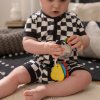 BABY EINSTEIN BABY EINSTEIN Kousátko s chrastítkem zebra Zen™ Shake-a-Shape bez BPA 0m+