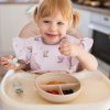 BABYONO BABYONO Talíř silikonový s přísavkou a víčkem béžový 6m+