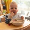BABYONO BABYONO Talíř silikonový s přísavkou a víčkem béžový 6m+