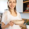 BABYONO BABYONO Talíř silikonový s přísavkou a víčkem béžový 6m+