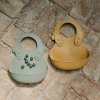 BIBS detsky podbradnik s vreckom sage mustard