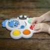 BABY EINSTEIN BABY EINSTEIN Hračka senozorická chrastítko a kousátko Opus's Shape Pops ™ 3m +