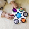 BABY EINSTEIN BABY EINSTEIN Hračka senzorická Curiosity Clutch ™ 3m +