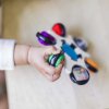 BABY EINSTEIN BABY EINSTEIN Hračka senzorická Curiosity Clutch ™ 3m +