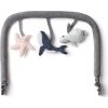 ERGOBABY | EVOLVE hračka na lehátko - Ocean wonders - Charchoal grey