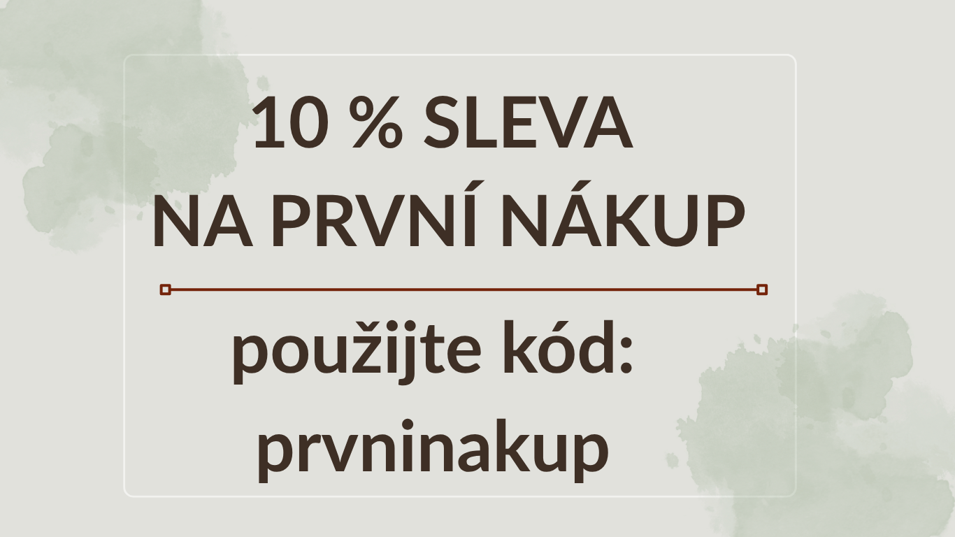 Banner s nabídkou slevy 10 % na první nákup při použití slevového kódu „POPRVE“. Text je zobrazen na béžovém pozadí s decentní zelenou grafikou.