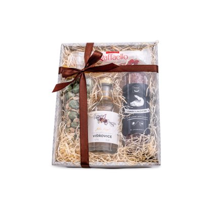 Dárkový balíček s destilátem, salámem a praženými ořechy