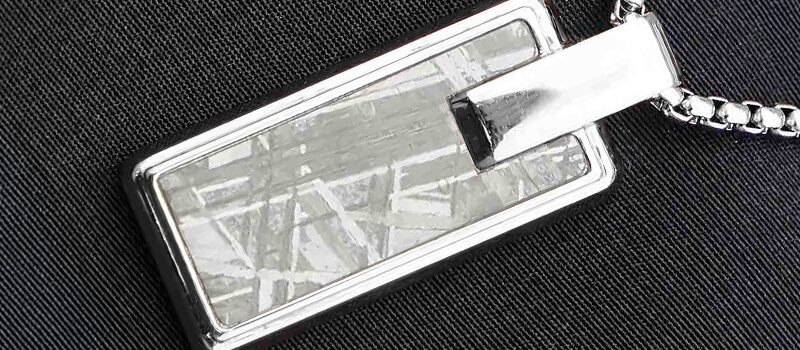 Stylový přívěsek z nerez a meteoritu Clach s řetízkem