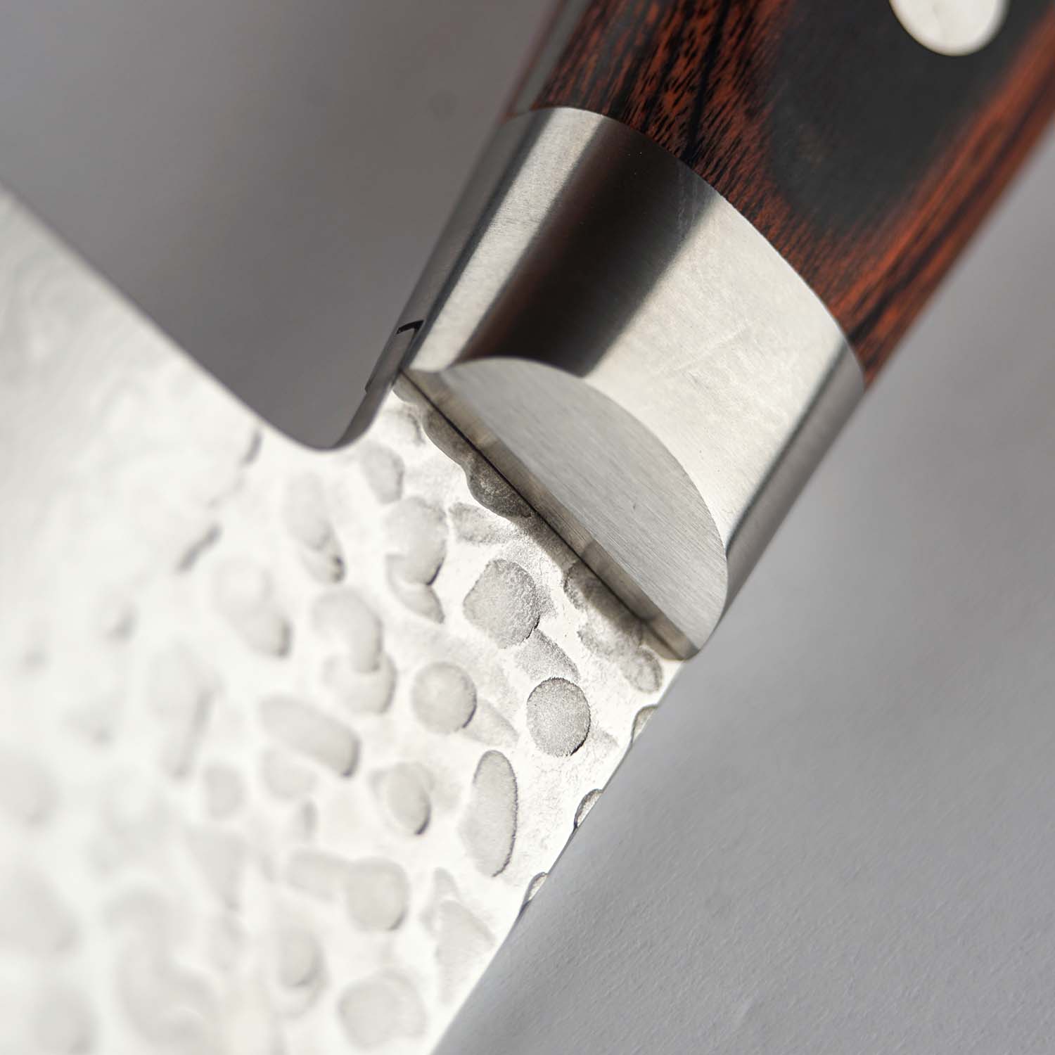 Nůž Gyuto/Chef 210 mm Suncraft Senzo Universal Tsuchime Damascus