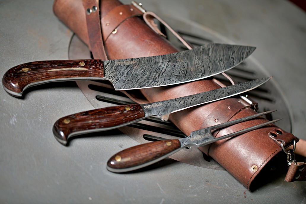 Dellinger BBQ - sada s vidlí v kožené brašně Dellinger BBQ - sada s vidlí v kožené brašně