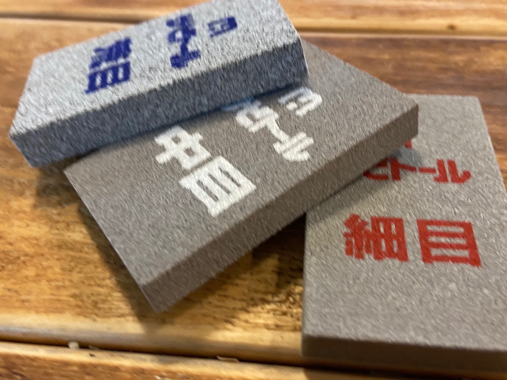 Chukyō‑Kenma Sabitoru – středně jemná čistící houbička 65×40×9 mm