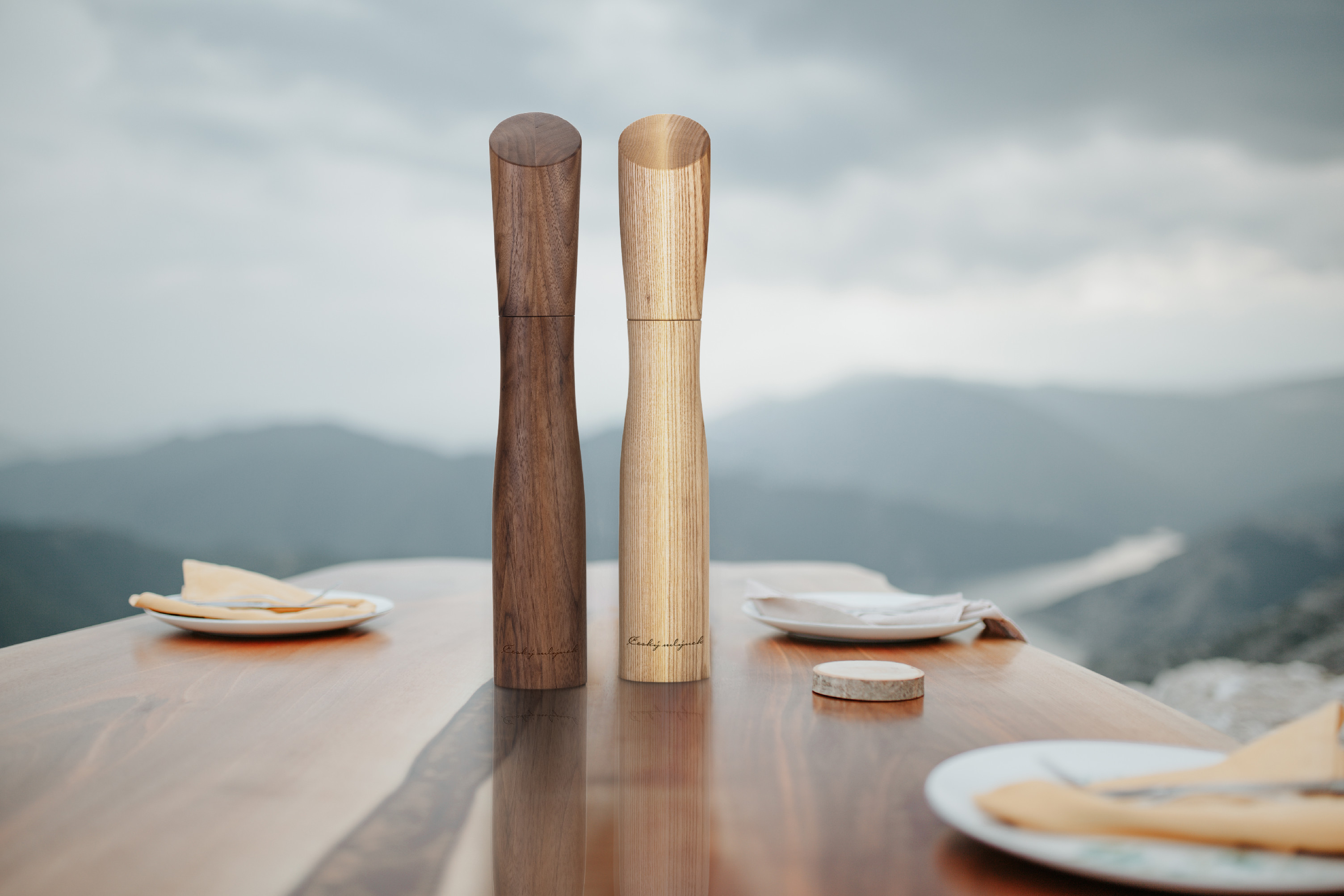 Český mlýnek Atlantic z ořešáku černého 38cm - authentic czech wood