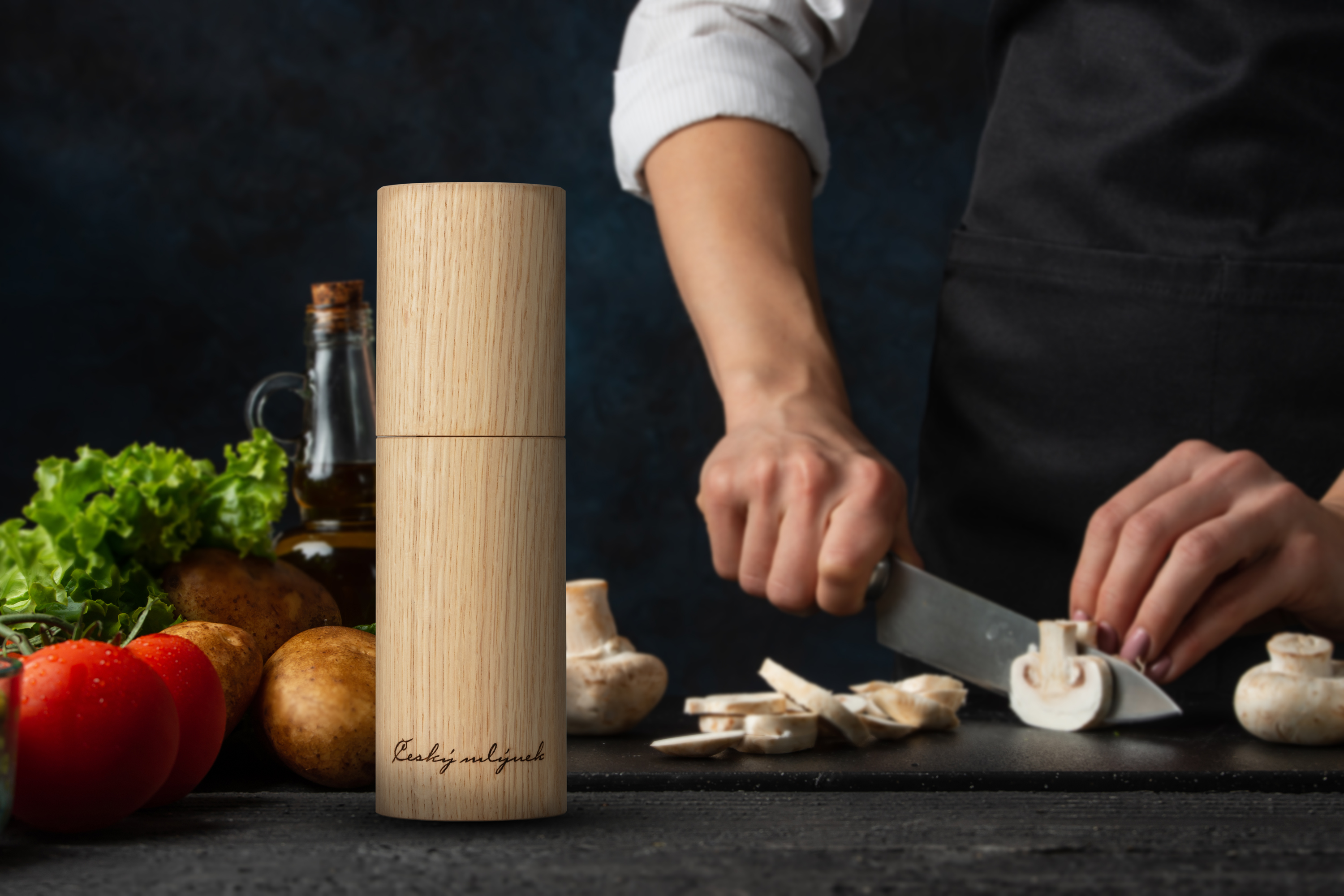 Český mlýnek z masivního dubu 20cm Český mlýnek z masivního dubu 20cm