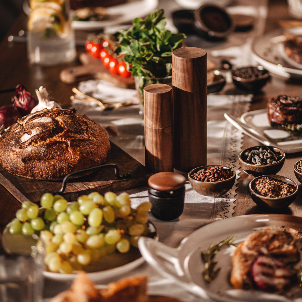 Český mlýnek z ořešáku černého 15cm