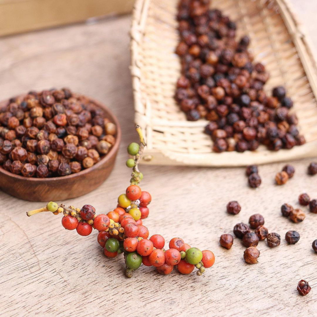 Kampotský pepř černý a fermentovaný 50g tubus + dárek ZDARMA