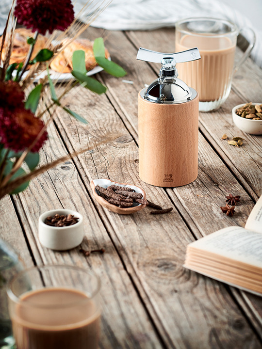 Mlýnek na dlouhý pepř Peugeot Isen dřevo/nerez 16cm