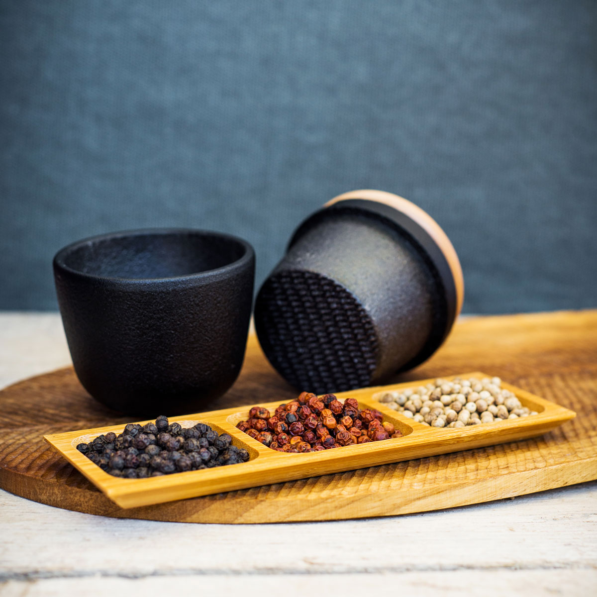 Skeppshult malý ruční litinový mlýnek