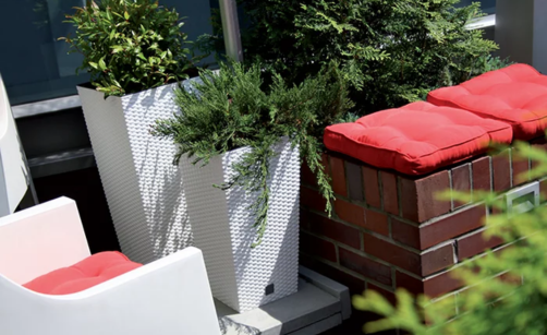 Vysoké květináče pro podzimní terasu a interiér – Jak je využít na maximum