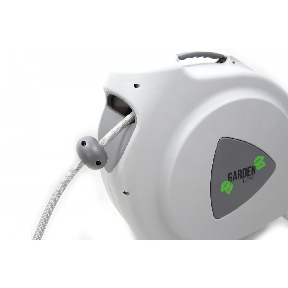 впечатляващ самоприбиращ се 20 м градински маркуч