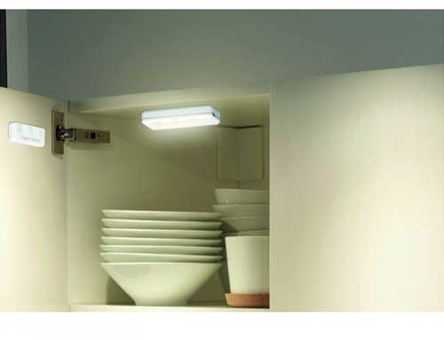 светлината на гардероба