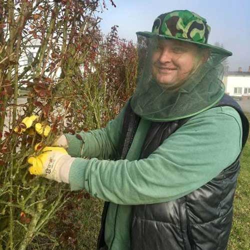 шапка с буболечки