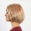 blond bob parochňa s medenými odleskami
