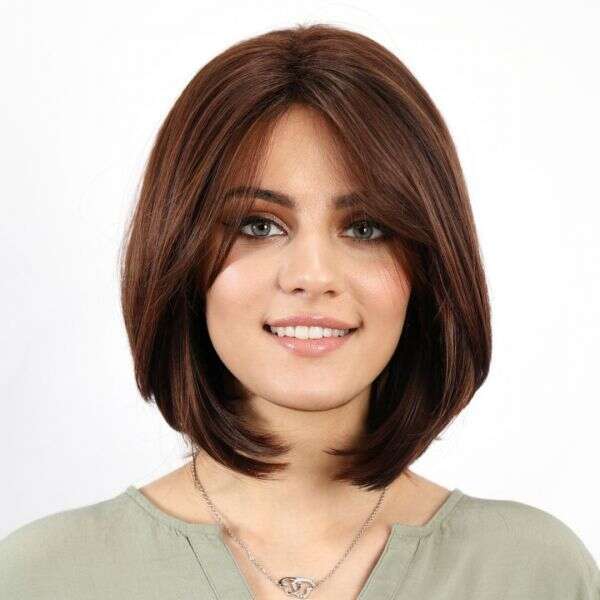 Peruca maro inchis cu reflexe aramii