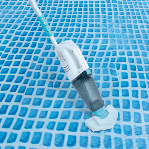 curățător practic pentru piscină