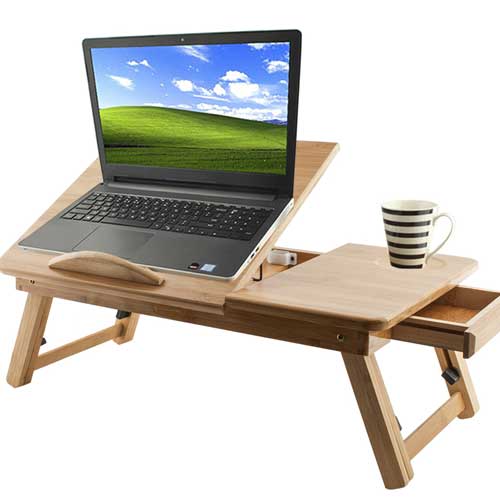 miza za prenosni računalnik in skodelica