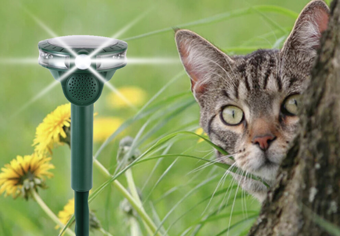Deminas | Ultrazvukový plašič mačiek s LED stroboskopom