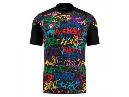 111749 3 macron dres golem cierna graffiti
