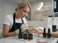 Application d’un top coat en pratique professionnelle de l’onglerie