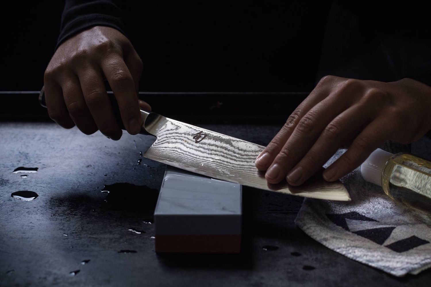 Jak nabrousit nůž na brusném kameni