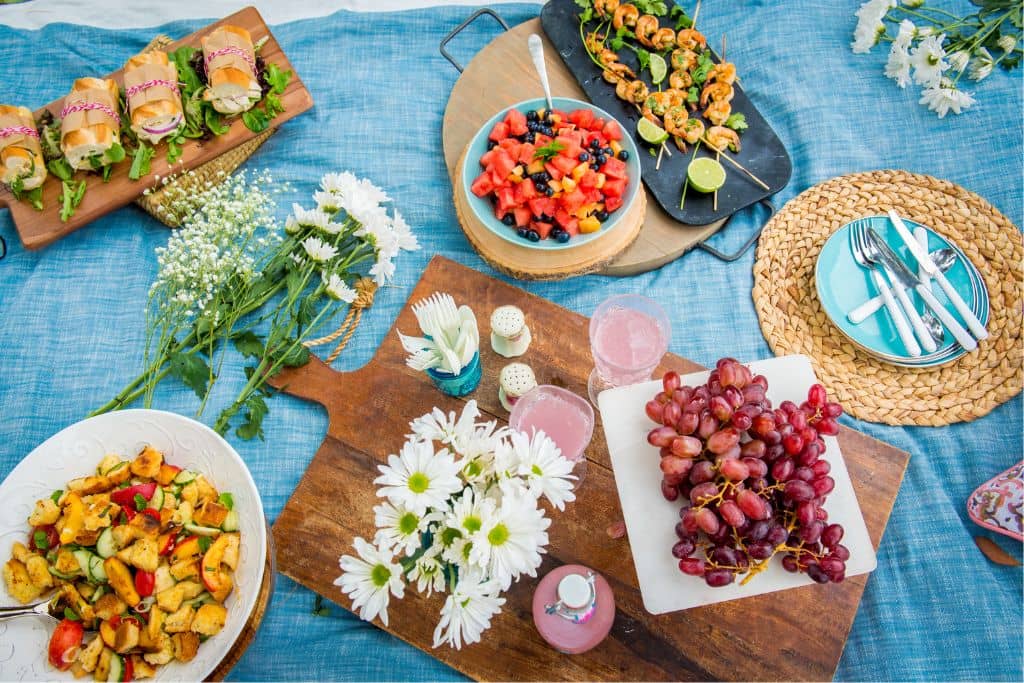 Rady pro úspěšný piknik: Co sbalit, připravit a jak si ho užít