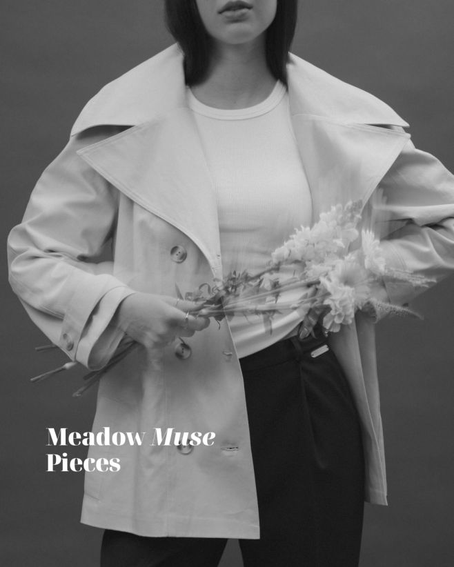 Meadow Muse Pieces Malé nahlédnutí do nové jarní kolekce. Lehké materiály, jemné siluety a kousky, které se dají přirozeně...