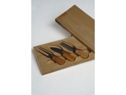Drevená doska s nožmi na syr z kaučukovníka 32 × 12,3 cm