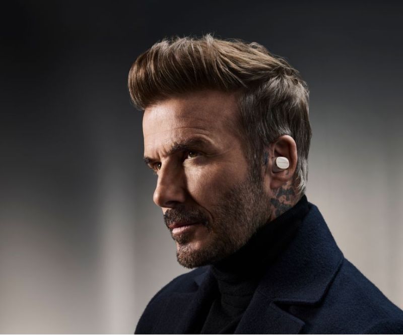 David Beckham poslouchá Bowers & Wilkins Pi8