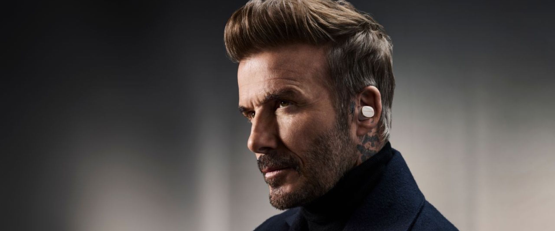 David Beckham poslouchá Bowers & Wilkins Pi8