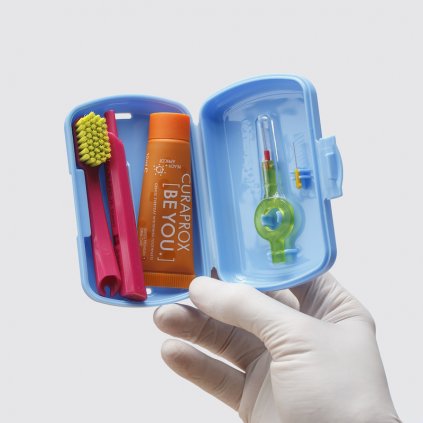 Curaprox Travel set modrý - Zubní kartáčky/Curaprox - DENTO.cz - Více pro vaši dentální hygienu