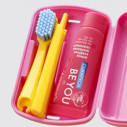 Curaprox Travel set světle růžový - Zubní kartáčky/Curaprox - DENTO.cz - Více pro vaši dentální hygienu