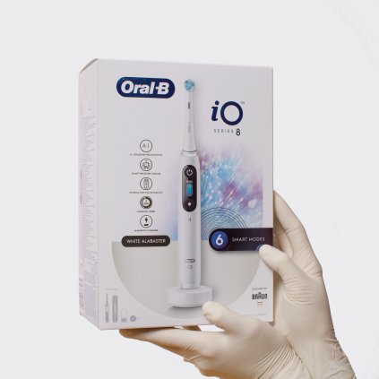 Oral-B iO Series 8 White Alabaster elektrický zubní kartáček - Elektrické kartáčky/ Oral-B - DENTO.cz - Více pro vaši dentální hygienu