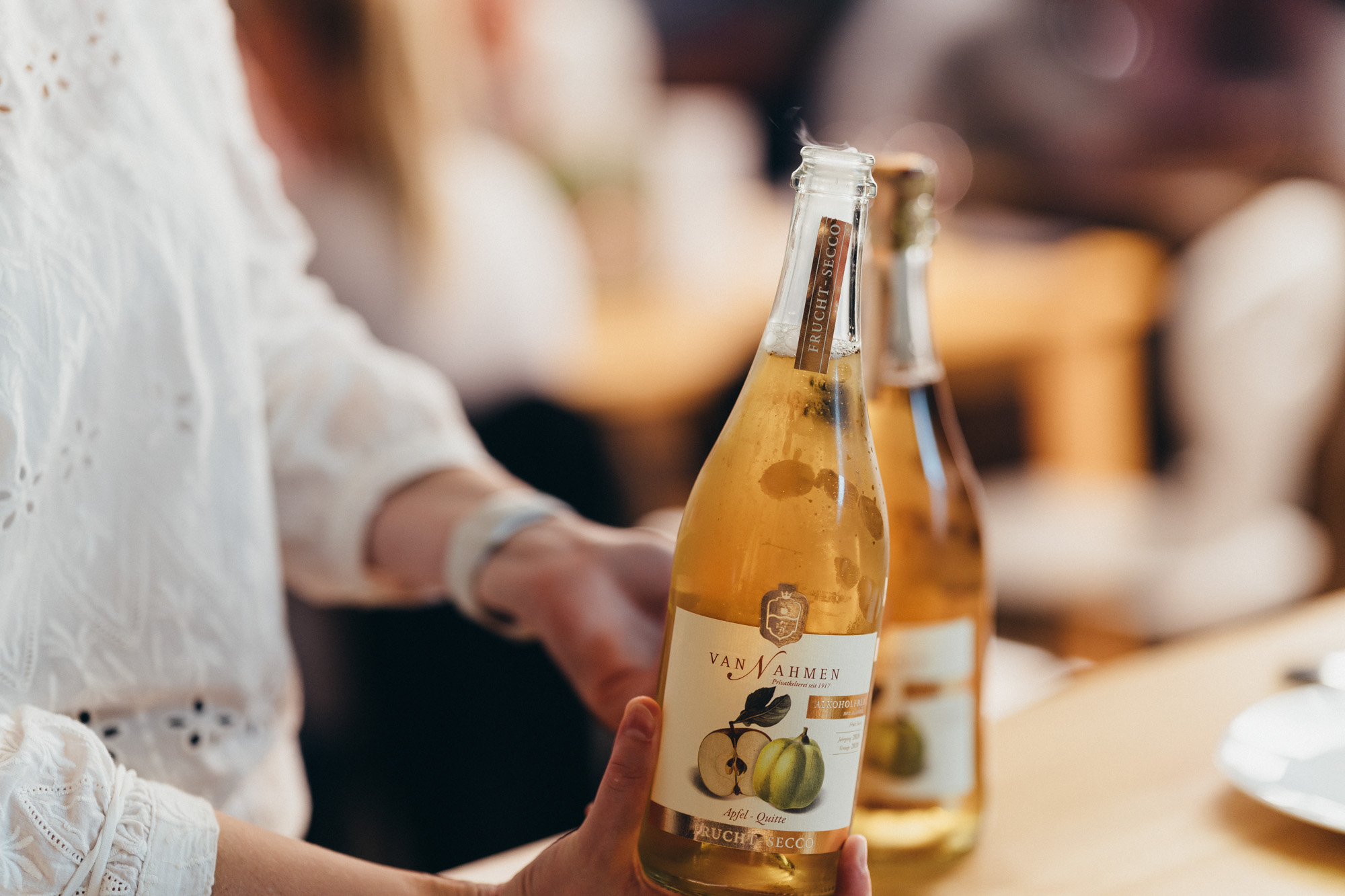 Nealkoholické víno, nebo Van Nahmen? Průvodce prémiovými alternativami bez alkoholu